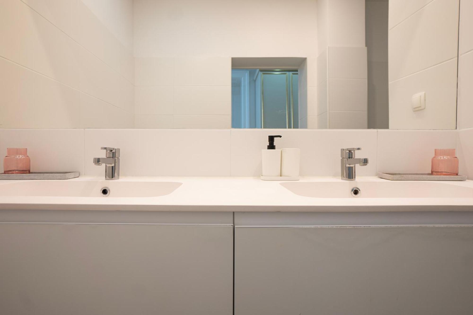 Charming 2-Room Apartment With Balcony, 15 Min To Center Viyana Dış mekan fotoğraf